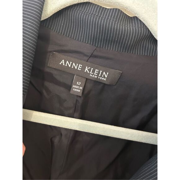 Anne Klein NWT Black Pinstripe Two- Button Blazer, Sz 12, MP $325 - Picture 4 of 9
